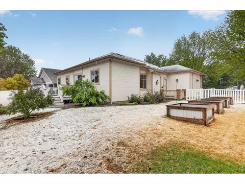 Exterior - 1150 Monroe Ave, Berthoud, CO 80513 photo 9 of 11
