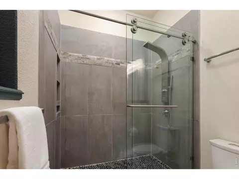 Bath - 119 Eagle Canyon Cir, Lyons, CO 80540 photo 6 of 8