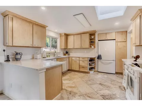 Kitchen - 194 N Cedar Brook Rd, Boulder, CO 80304 photo 1 of 3
