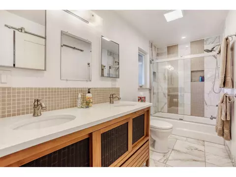 Bath - 194 N Cedar Brook Rd, Boulder, CO 80304 photo 2 of 3