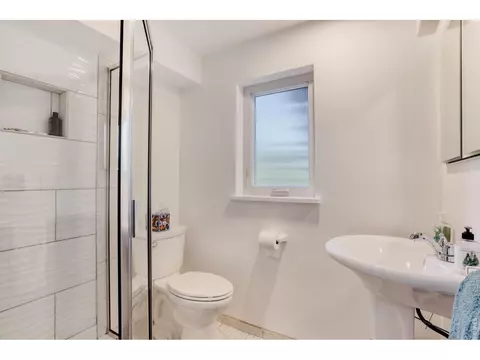 Bath - 194 N Cedar Brook Rd, Boulder, CO 80304 photo 3 of 3