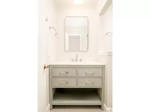 Bath - 1129 Monroe Dr #D, Boulder, CO 80303 photo 1 of 2