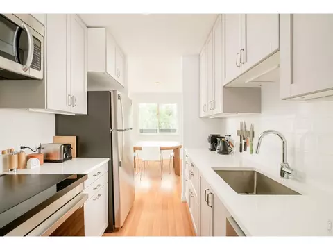 Kitchen - 1129 Monroe Dr #D, Boulder, CO 80303 photo 4 of 4