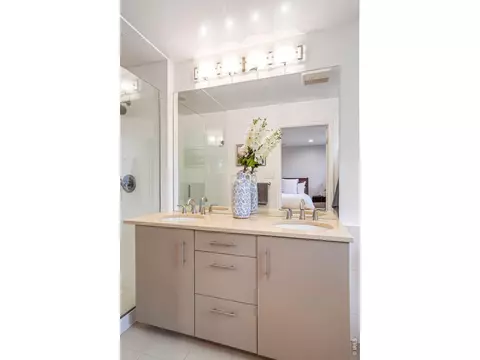 Bath - 200 Mohawk Dr, Boulder, CO 80303 photo 1 of 5