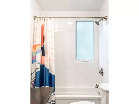 Bath - 200 Mohawk Dr, Boulder, CO 80303 photo 4 of 5