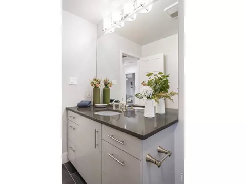 Bath - 200 Mohawk Dr, Boulder, CO 80303 photo 3 of 5