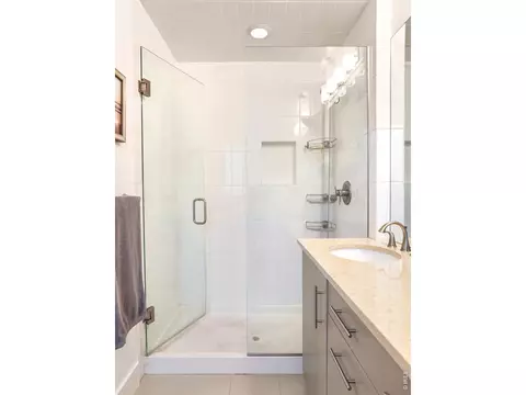 Bath - 200 Mohawk Dr, Boulder, CO 80303 photo 2 of 5