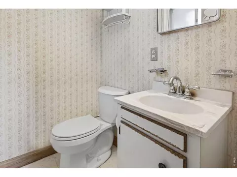 Bath - 4700 Shawnee Pl, Boulder, CO 80303 photo 2 of 3