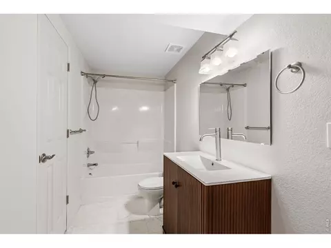 Bath - 401 Hemlock Dr, Windsor, CO 80550 photo 5 of 5