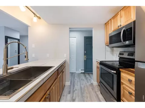 Kitchen - 3275 34th St # 77, Boulder, CO 80301 photo 4 of 7