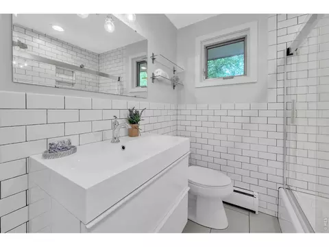 Bath - 1060 35th St, Boulder, CO 80303 photo 1 of 3