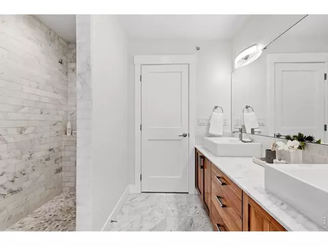 Bath - 2056 Walnut St #B, Boulder, CO 80302 photo 6 of 6