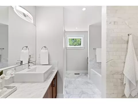 Bath - 2056 Walnut St #B, Boulder, CO 80302 photo 5 of 6