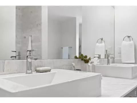 Bath - 2056 Walnut St #B, Boulder, CO 80302 photo 4 of 6