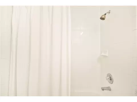 Bath - 3077 29th St #105, Boulder, CO 80301 photo 7 of 7