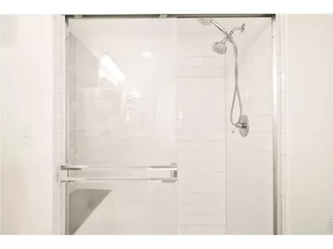 Bath - 3077 29th St #105, Boulder, CO 80301 photo 4 of 7