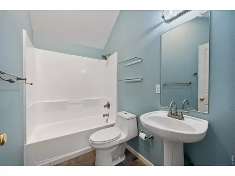 Bath - 2612 Thornbird Pl, Boulder, CO 80304 photo 1 of 1