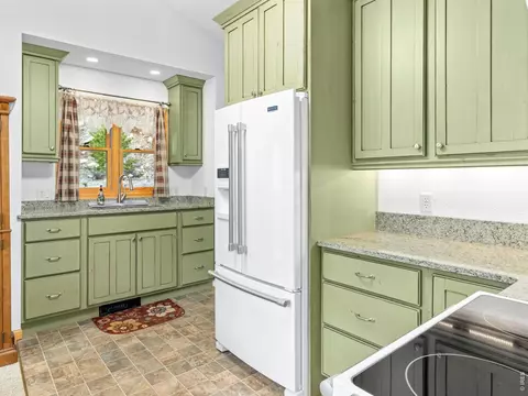 Kitchen - 1002 Streamside Dr, Glen Haven, CO 80532 photo 5 of 7