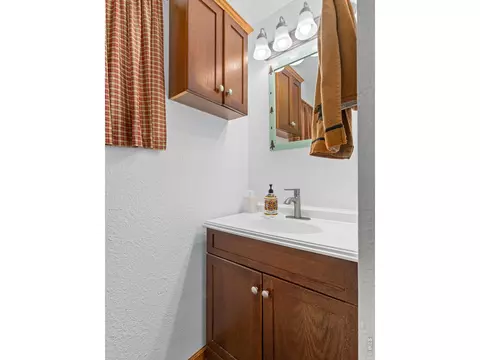 Bath - 1002 Streamside Dr, Glen Haven, CO 80532 photo 1 of 1