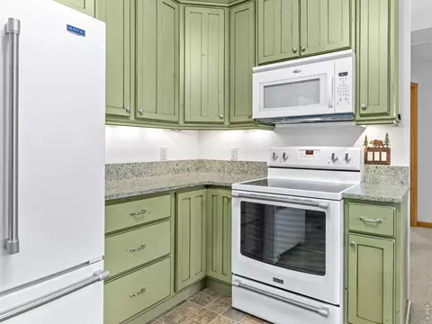 Kitchen - 1002 Streamside Dr, Glen Haven, CO 80532 photo 4 of 7