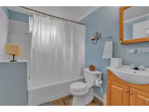 Bath - 496 Escape Rte, Boulder, CO 80302 photo 1 of 1