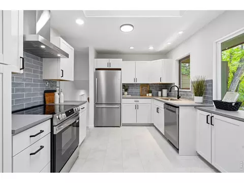 Kitchen - 3664 Chase Ct, Boulder, CO 80305 photo 4 of 5
