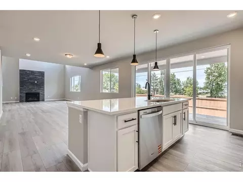 Kitchen - 364 Rustic Barn Ln, Berthoud, CO 80513 photo 2 of 2