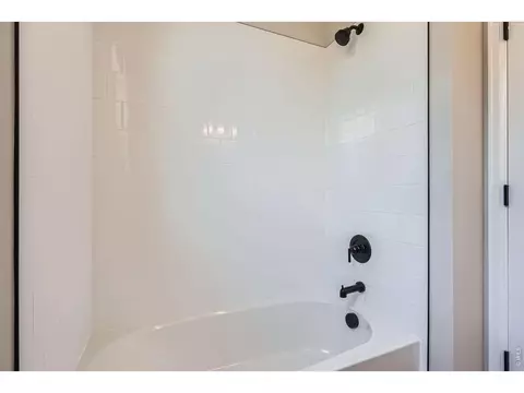 Bath - 364 Rustic Barn Ln, Berthoud, CO 80513 photo 2 of 9