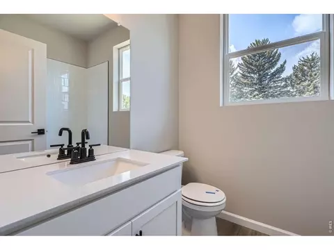 Bath - 364 Rustic Barn Ln, Berthoud, CO 80513 photo 1 of 9