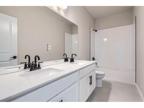 Bath - 364 Rustic Barn Ln, Berthoud, CO 80513 photo 7 of 9