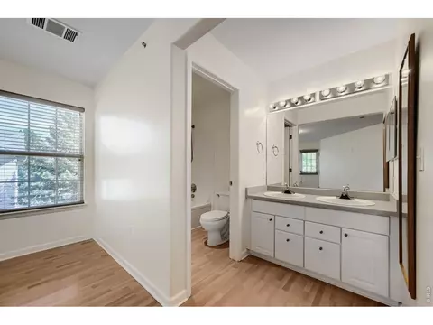 Bath - 530 Mohawk Dr #96, Boulder, CO 80303 photo 2 of 3