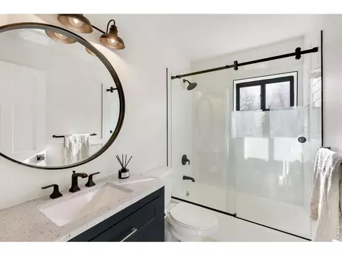 Bath - 926 4th Ave, Lyons, CO 80540 photo 3 of 4