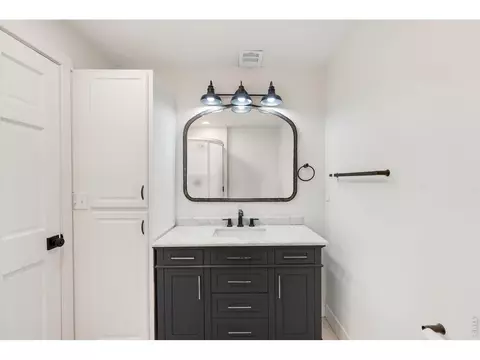 Bath - 926 4th Ave, Lyons, CO 80540 photo 4 of 4