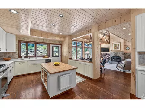 Kitchen - 942 Spruce Dr, Lyons, CO 80540 photo 4 of 4