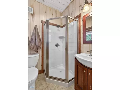 Bath - 942 Spruce Dr, Lyons, CO 80540 photo 1 of 4