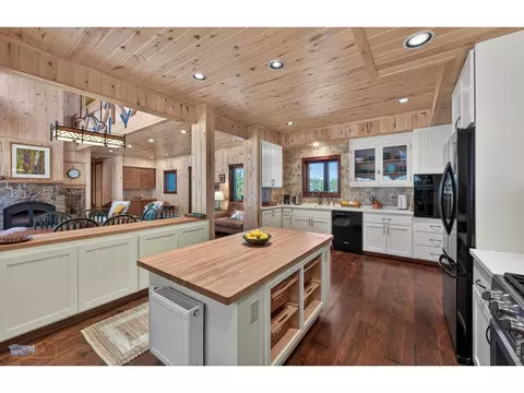 Kitchen - 942 Spruce Dr, Lyons, CO 80540 photo 3 of 4