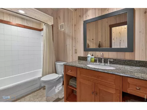 Bath - 942 Spruce Dr, Lyons, CO 80540 photo 4 of 4