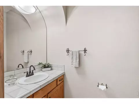 Bath - 535 Lakeside Pl, Windsor, CO 80550 photo 3 of 4