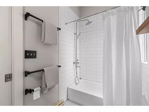 Bath - 1905 Arapahoe Ave, Boulder, CO 80302 photo 3 of 3