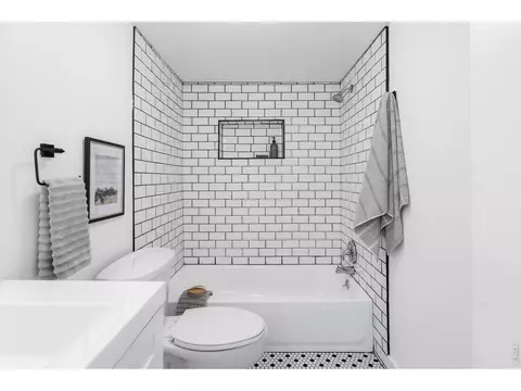 Bath - 3461 28th St #6, Boulder, CO 80301 photo 3 of 3