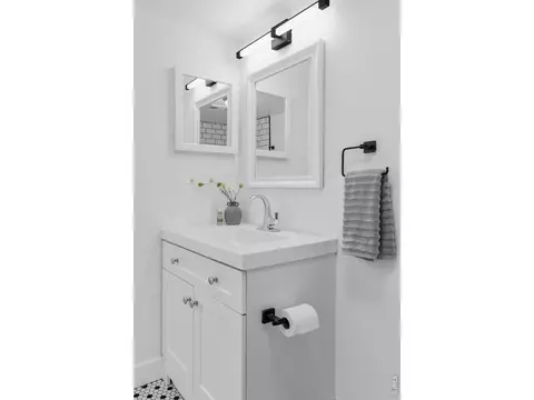 Bath - 3461 28th St #6, Boulder, CO 80301 photo 2 of 3