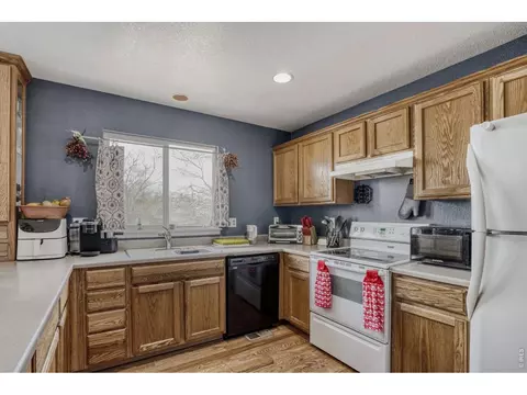 Kitchen - 4228 E 94th Pl, Thornton, CO 80229 photo 3 of 4