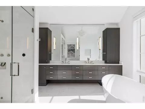 Bath - 706 Juniper Ave, Boulder, CO 80304 photo 2 of 5