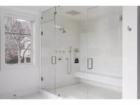 Bath - 706 Juniper Ave, Boulder, CO 80304 photo 4 of 5