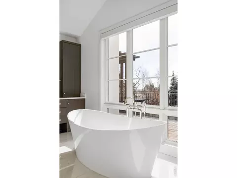 Bath - 706 Juniper Ave, Boulder, CO 80304 photo 3 of 5