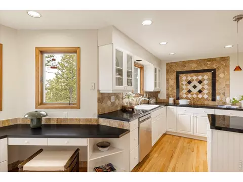 Kitchen - 124 Deer Trail Cir, Boulder, CO 80302 photo 4 of 5