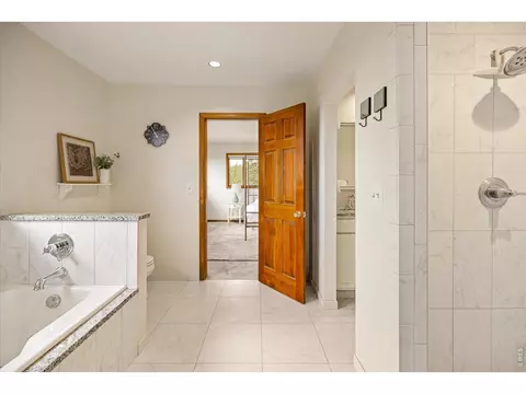 Bath - 124 Deer Trail Cir, Boulder, CO 80302 photo 1 of 4
