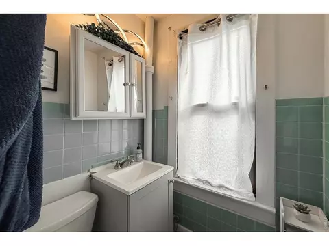 Bath - 837 5th St, Berthoud, CO 80513 photo 2 of 2