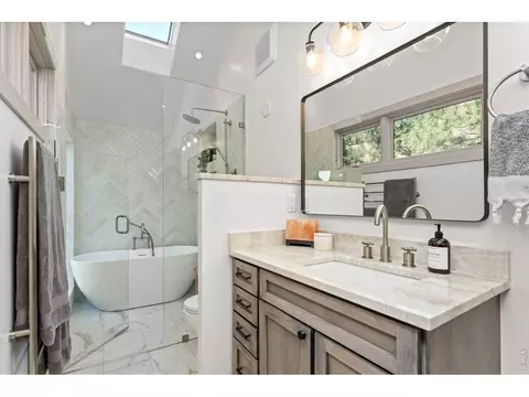 Bath - 770 N Cedar Brook Rd, Boulder, CO 80304 photo 4 of 6