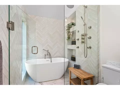 Bath - 770 N Cedar Brook Rd, Boulder, CO 80304 photo 5 of 6